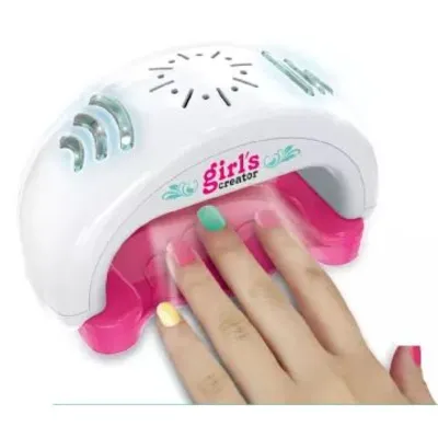 Körömstúdió lámpával